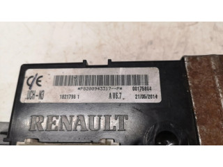 Блок управления двигателем Блок управления 18217981, 8200943317   Opel Vivaro