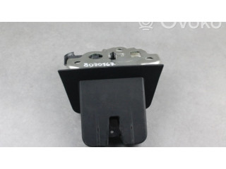 замок багажника 8U0827520 Audi Q3 8U 2011-2016 года