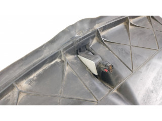 Другая деталь отсека двигателя