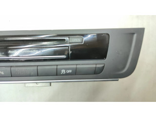 Радио/ проигрыватель CD/DVD / навигация