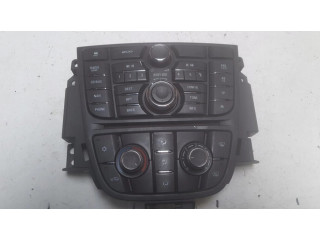 Радио/ проигрыватель CD/DVD / навигация