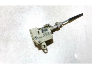 Моторчик заднего дворника 1j0810773, 3b0959782    Volkswagen Bora