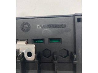 Блок предохранителей 518828108, 30728008   Volvo V70    