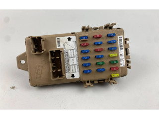 Блок предохранителей  610125   Subaru Forester SG    