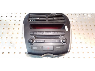 Радио/ проигрыватель CD/DVD / навигация