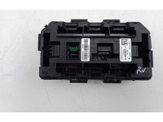 Pojistková skříňka 9389068, 9389068 BMW 1 F20 F21 2016