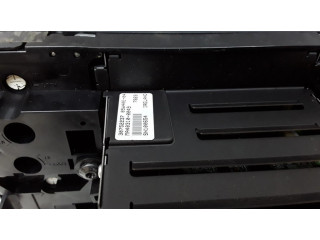 Радио/ проигрыватель CD/DVD / навигация