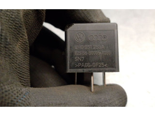 Блок предохранителей 4H0951253A Skoda Octavia Mk3 (5E)