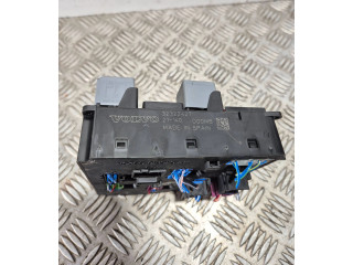 Блок предохранителей 32322427 Volvo S60