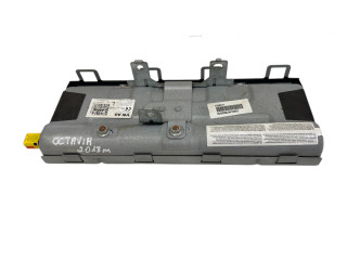 Подушка безопасности для колен 5G1880841G, T5G0841 Skoda Octavia Mk3 (5E)