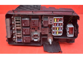 Блок предохранителей 30728132, 30728132 Volvo V70