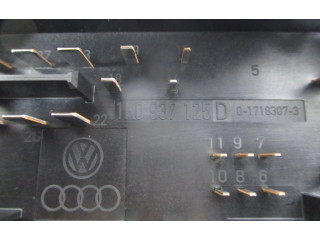 Блок предохранителей 1K0937125D Skoda Yeti (5L)