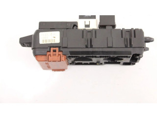 Блок предохранителей MB953355, MB953355 Mitsubishi Carisma