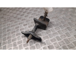 Крепежный винт (запасное колесо)