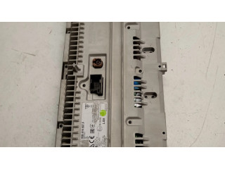 Радио/ проигрыватель CD/DVD / навигация