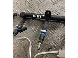 Vstřikovací lišta 06E133682C   Audi A8 S8 D4 4H    CREC 