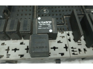 Блок предохранителей 9401802 Volvo S60