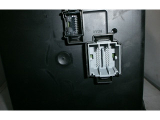 Блок предохранителей 8676391, 8676391 Volvo V70