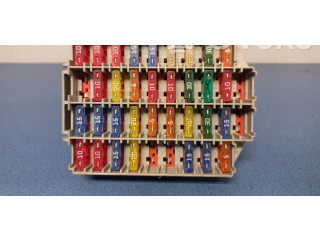 Блок предохранителей  9162439   Volvo V70    