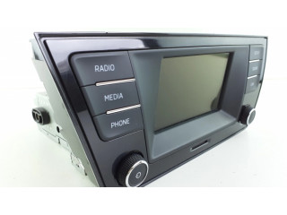 Радио/ проигрыватель CD/DVD / навигация