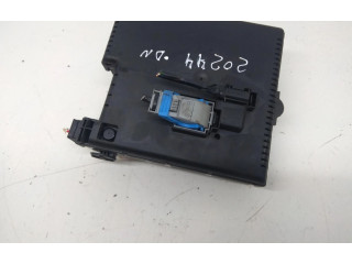 Блок предохранителей 28017881   Volvo XC90    