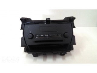 Радио/ проигрыватель CD/DVD / навигация