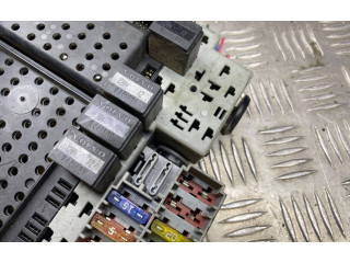 Блок предохранителей  8645729, 8676286   Volvo S80    