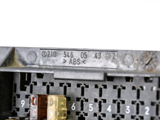 Pojistková skříňka 2105460543, A2105460543 Mercedes-Benz E W210 1995