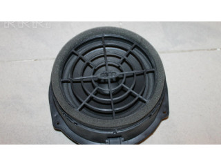 Громкоговоритель (громкоговорители) в задних дверях