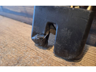 Zámek zadních dveří 827505 Audi A8 S8 D2 4D 1998