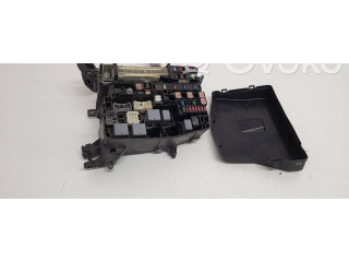 Pojistková skříňka 8211105Q10, 530WETTEST Toyota Avensis T270 2013