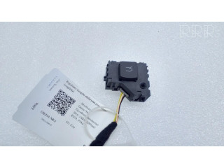 Выключатель открытия задней двери