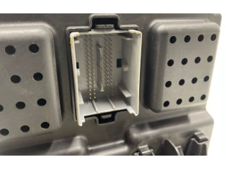 Блок предохранителей 30765646, 28043321 Volvo V70