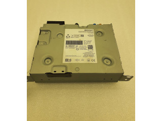 Радио/ проигрыватель CD/DVD / навигация