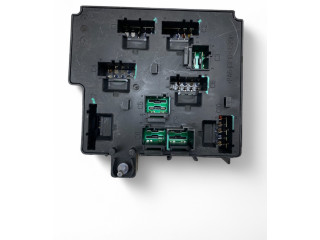 Блок предохранителей 32268453   Volvo XC90    