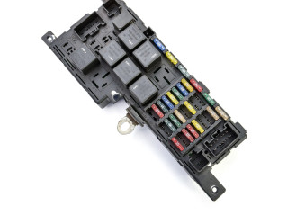 Блок предохранителей 518828108, 30728008 Volvo XC90