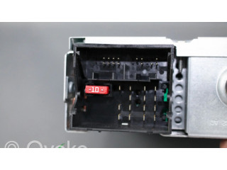 Радио/ проигрыватель CD/DVD / навигация