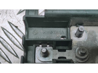 Другая деталь отсека двигателя