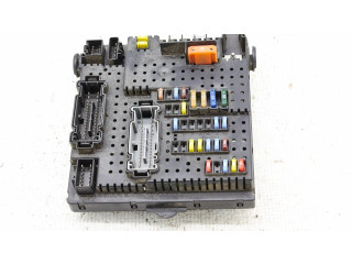 Блок предохранителей 28017881   Volvo XC90    