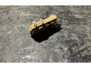 Блок предохранителей  JB200400   Subaru Forester SF    