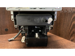 Радио/ проигрыватель CD/DVD / навигация