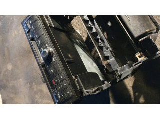 Радио/ проигрыватель CD/DVD / навигация