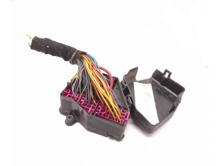 Блок предохранителей 8D1941824 Skoda Octavia Mk1 (1U)