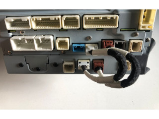 Радио/ проигрыватель CD/DVD / навигация