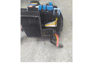 Блок предохранителей 681037125R Dacia Sandero