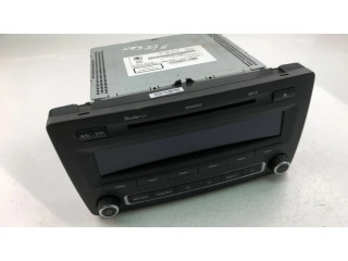 Радио/ проигрыватель CD/DVD / навигация