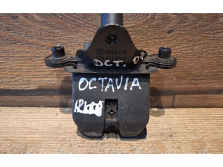 Замок багажника 1Z5827501C, BN3CZ    Skoda Octavia Mk2 (1Z) 2004 - 2013 года