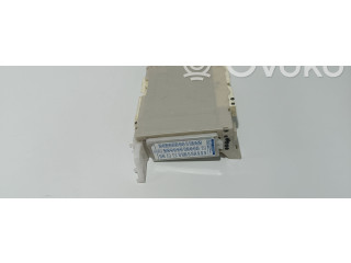 Pojistková skříňka Řídící jednotka BSM 8273052K40 Toyota Yaris 2019