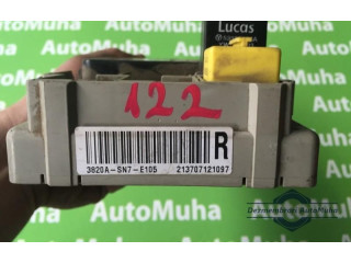 Блок предохранителей 3820A-SN7-E105, 3820ASN7E105 Rover 600