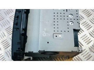 Радио/ проигрыватель CD/DVD / навигация